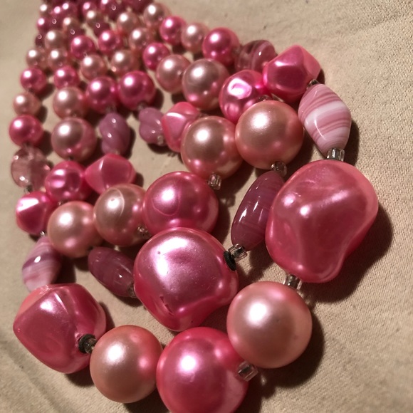 Vintage pink beaded three strand necklaces - Picture 2 of 7